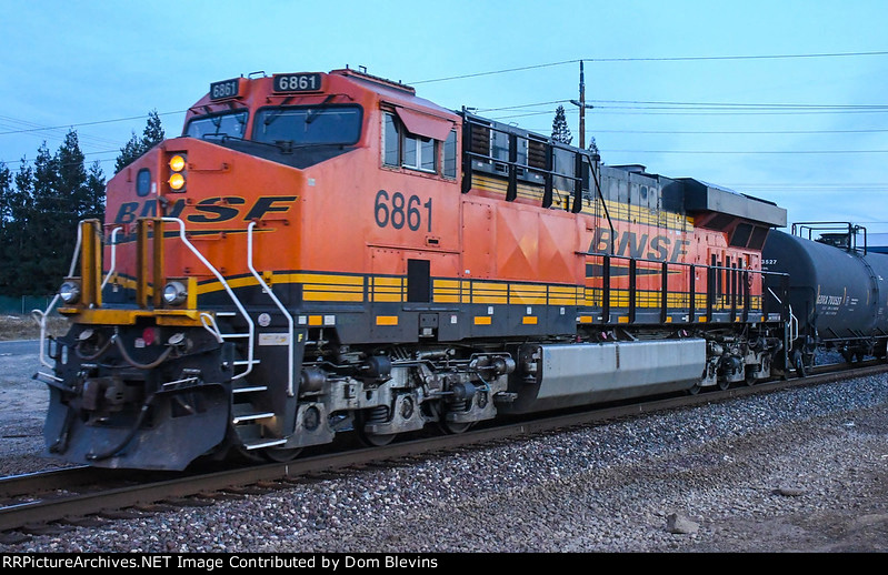 BNSF 6861